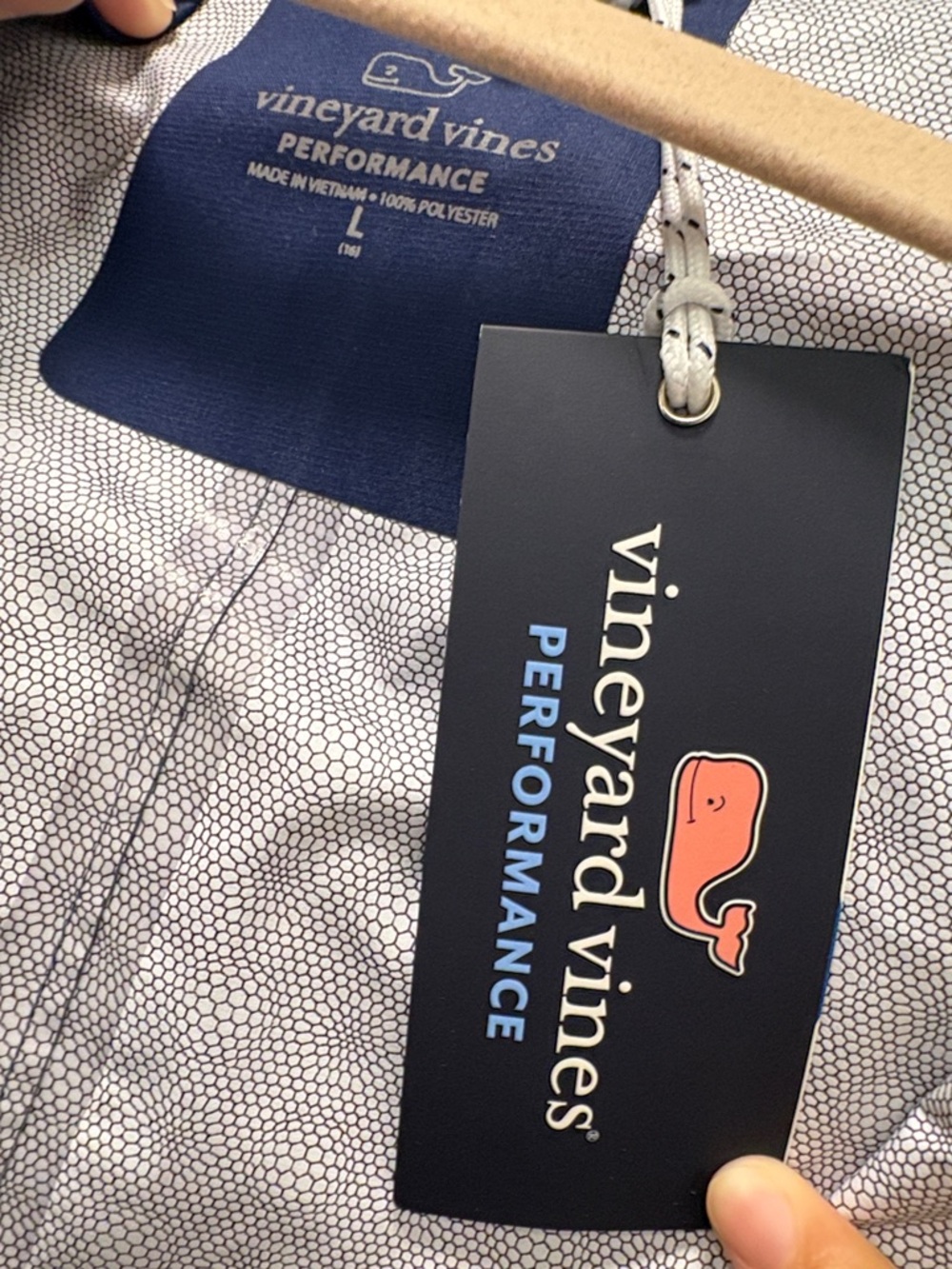 VINEYARD VINES BOYS PERFORMANCE HOODED RAIN JACKET NAVY BLUE! - Picture 2 of 8